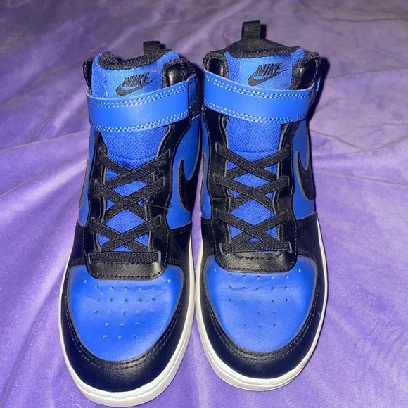 Nike Kids Black and Blue Sneakers - Picture 4 of 5